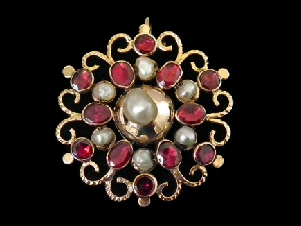 Portuguese garnet & pearl solid gold antique pendant – c1770s